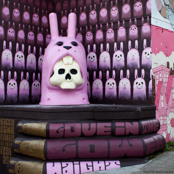 コレクション TOY MUSEUM TIPPED PINK BUNNY PUNKINHEAD Silly Pink Bunny Bobblehead by Jeremy Fish – Haight Street Art Center